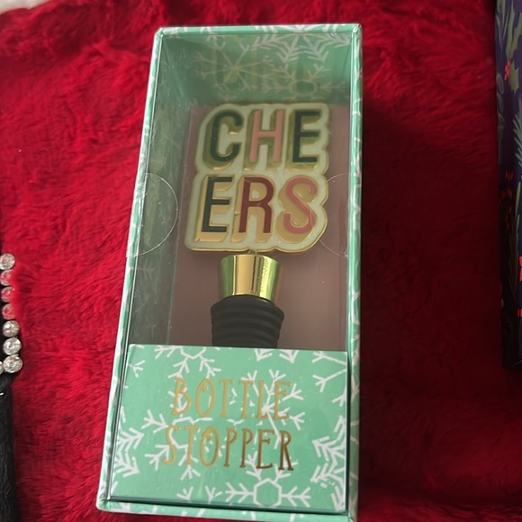 Holiday bottle wine stoppers NWT - Picture 3 of 4